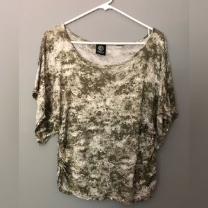 Bobeau Size Medium Green White Shirt Ruched Sides Rayon